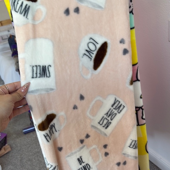 Cozy Printed Fleece Blanket - Picture 2 of 3